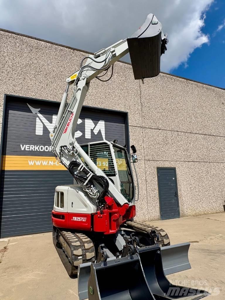 Takeuchi TB 257 FR Minikoparki