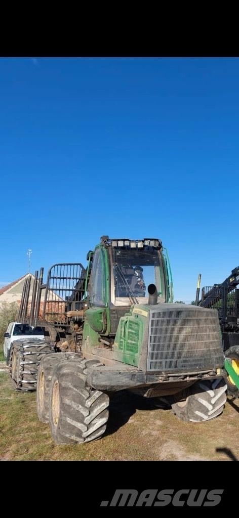 John Deere 1110E Forwardery