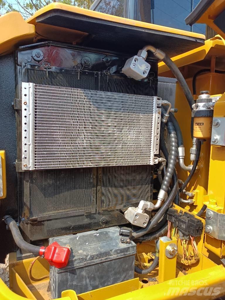 CAT 306 Minikoparki