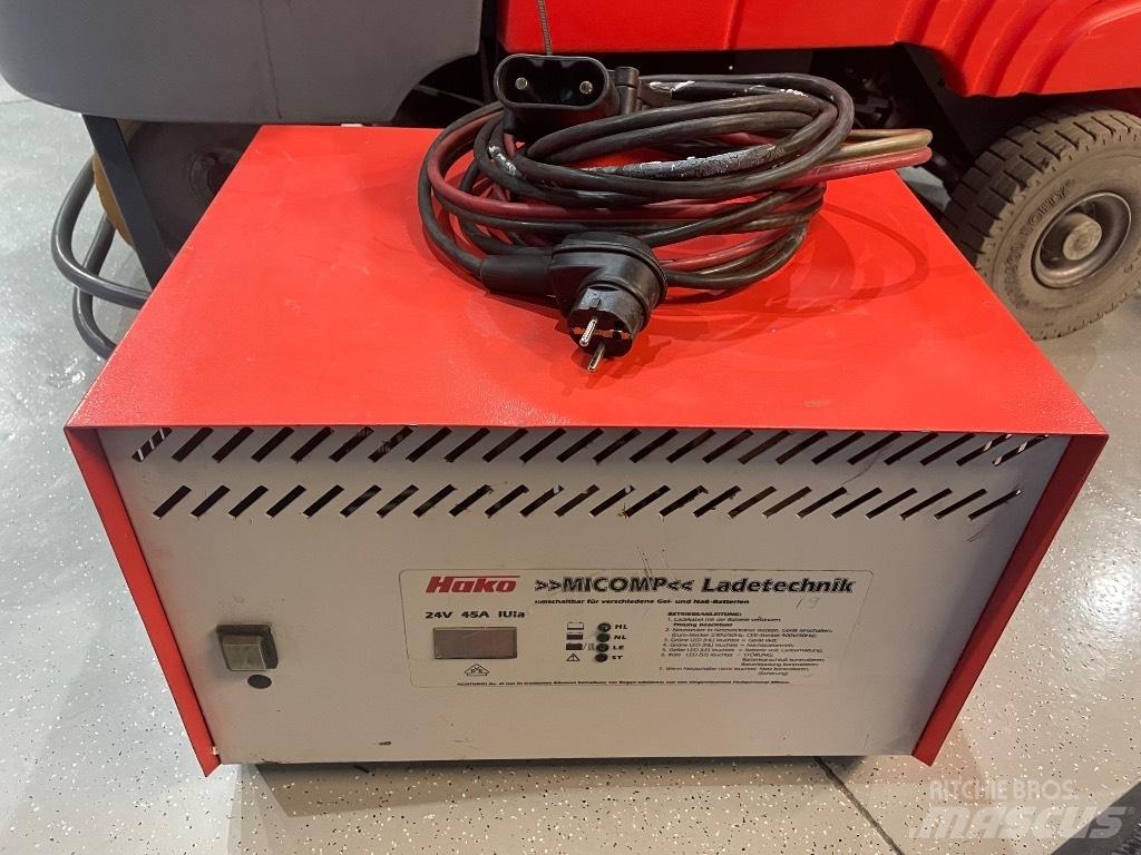Hako B 750 R SOLD Zamiatarki - Zgarniarki - Odśnieżarki
