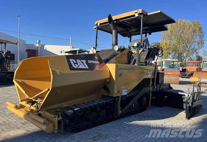 CAT AP 655D Rozściełacze do asfaltu