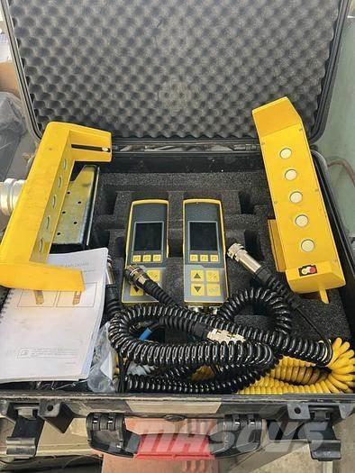 CAT AP 655D Rozściełacze do asfaltu