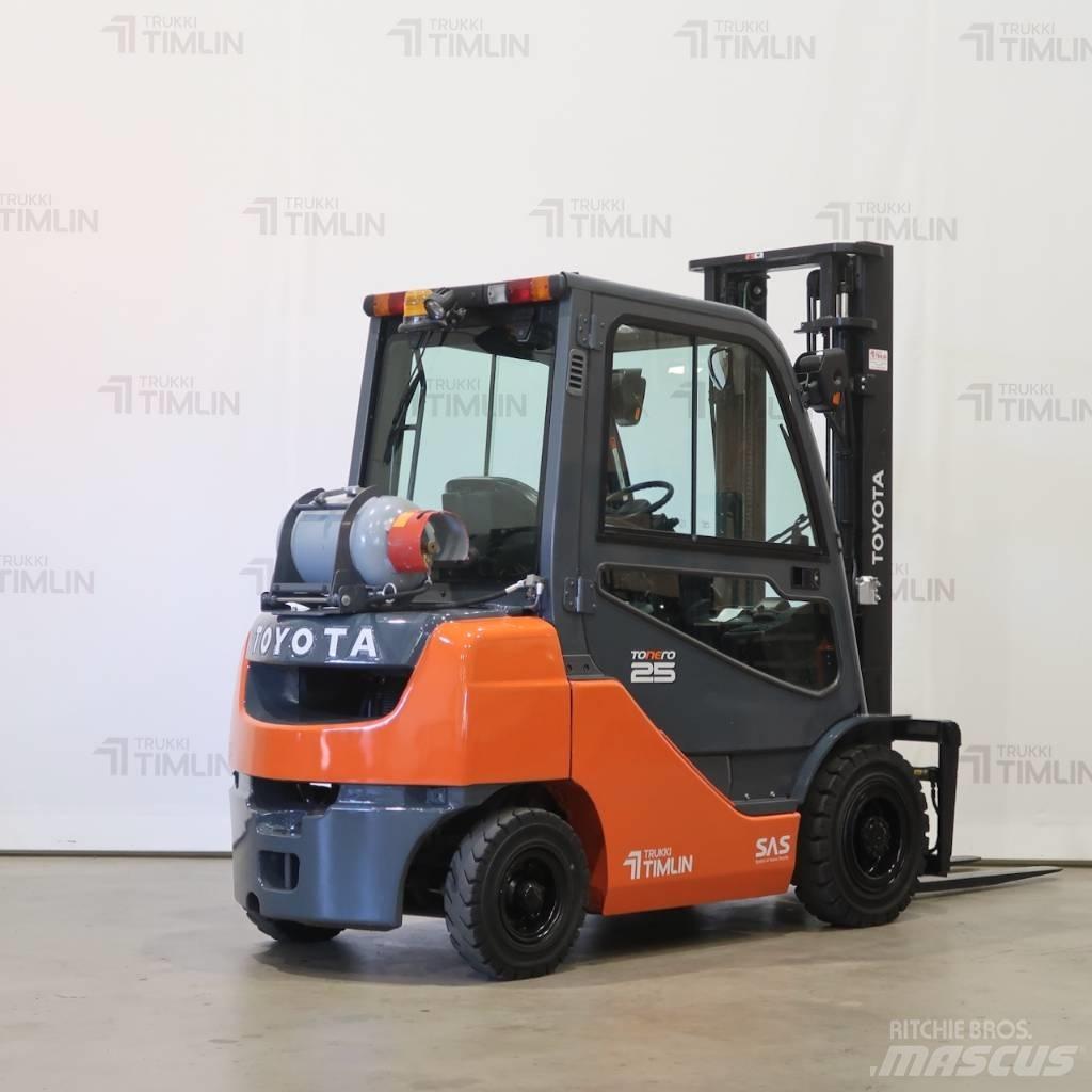 Toyota 02-8FGF25 Wózki LPG