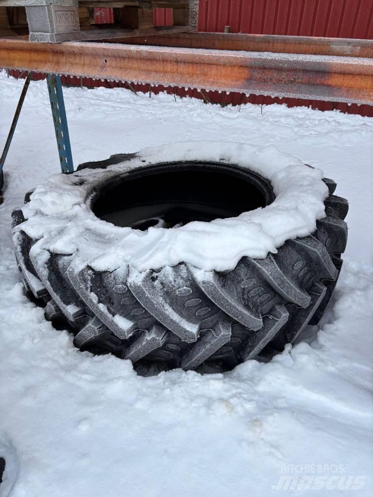 BKT 520/85R38 Opony, koła i felgi