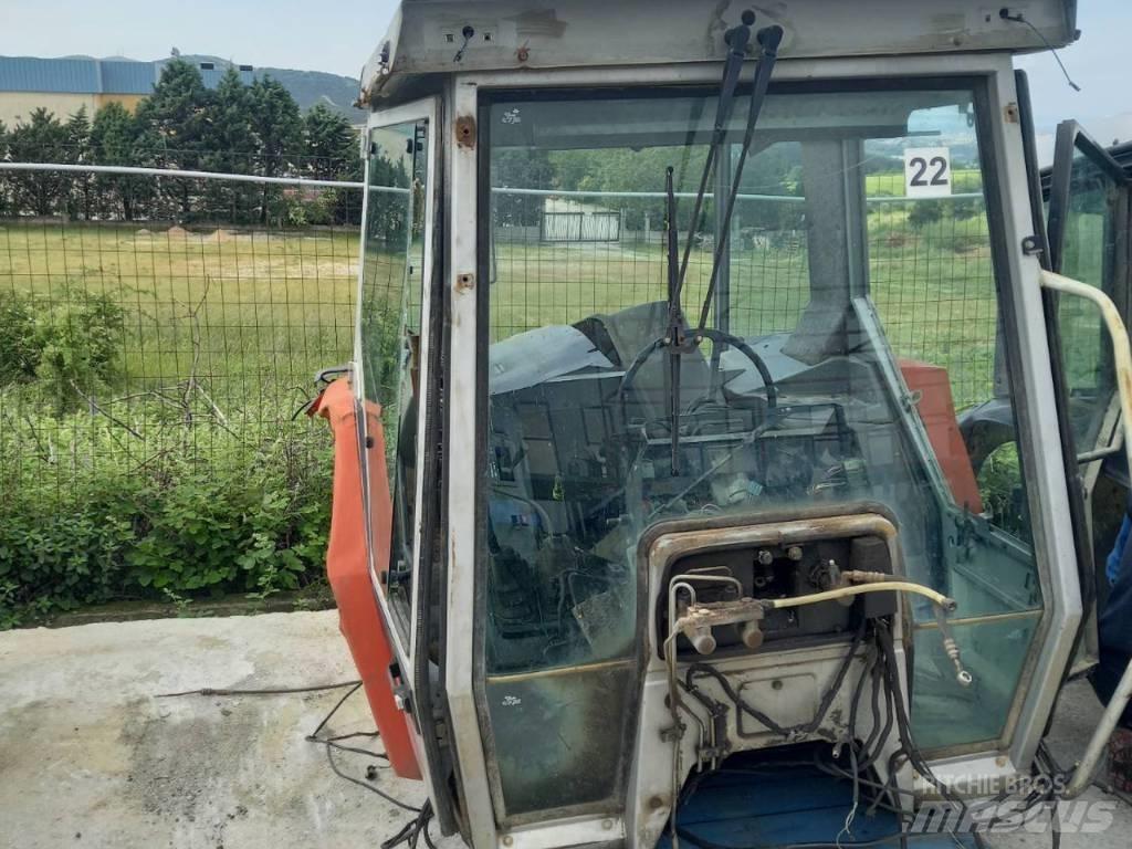 Massey Ferguson 3080 Kabina i wnętrze