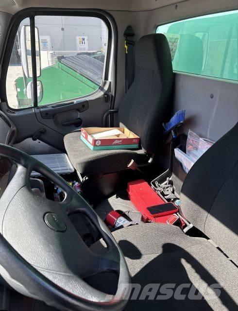 Freightliner M2 Samochody do transportu napojów