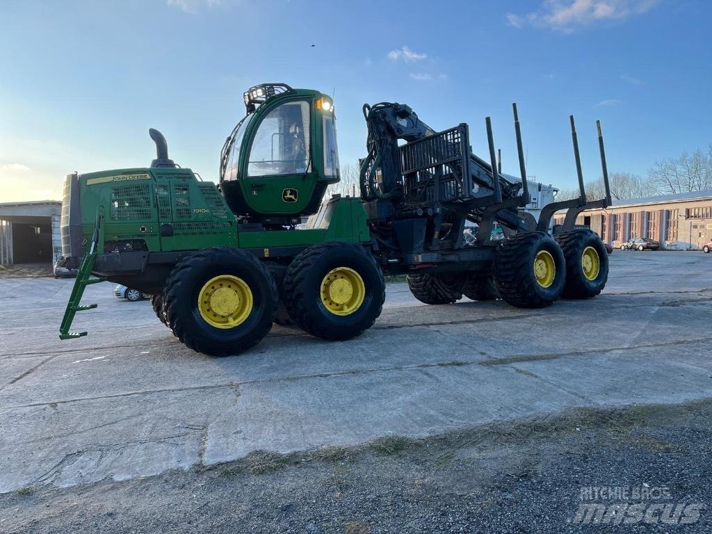 John Deere 1910G Forwardery