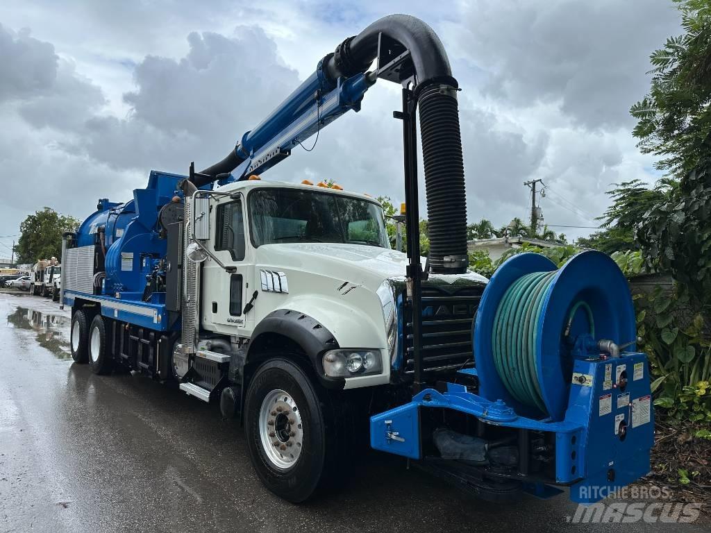 Mack GU713 Kombi / koparki ssące