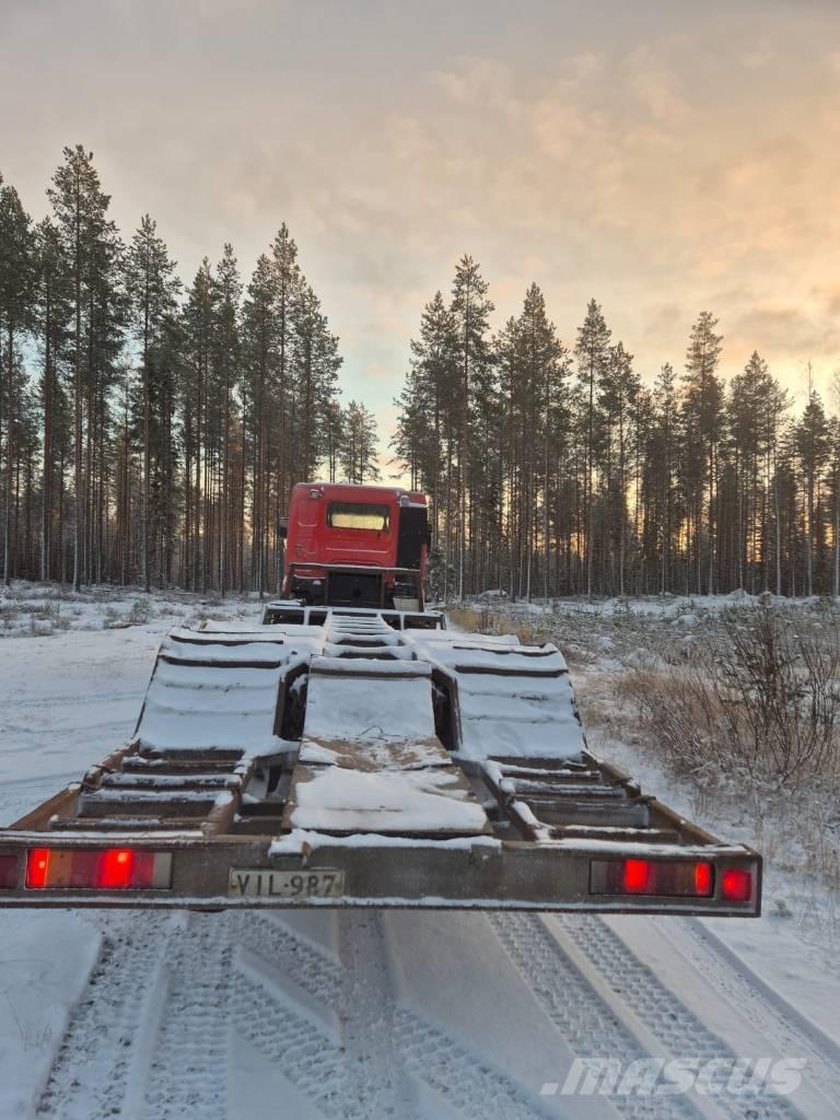 Sisu E11 Samochody do przewozu maszyn leśnych