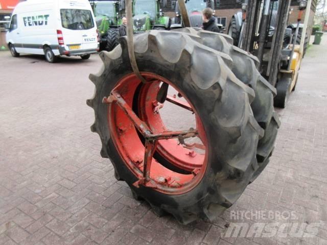 Goodyear 13.6/36 Opony, koła i felgi
