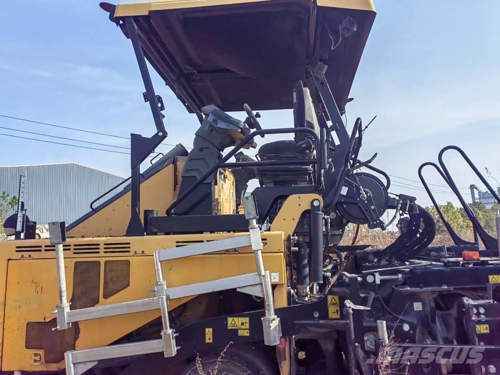 CAT AP655F Rozściełacze do asfaltu