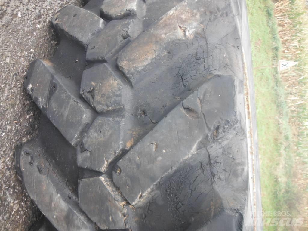 Michelin 15R22.5 Opony, koła i felgi