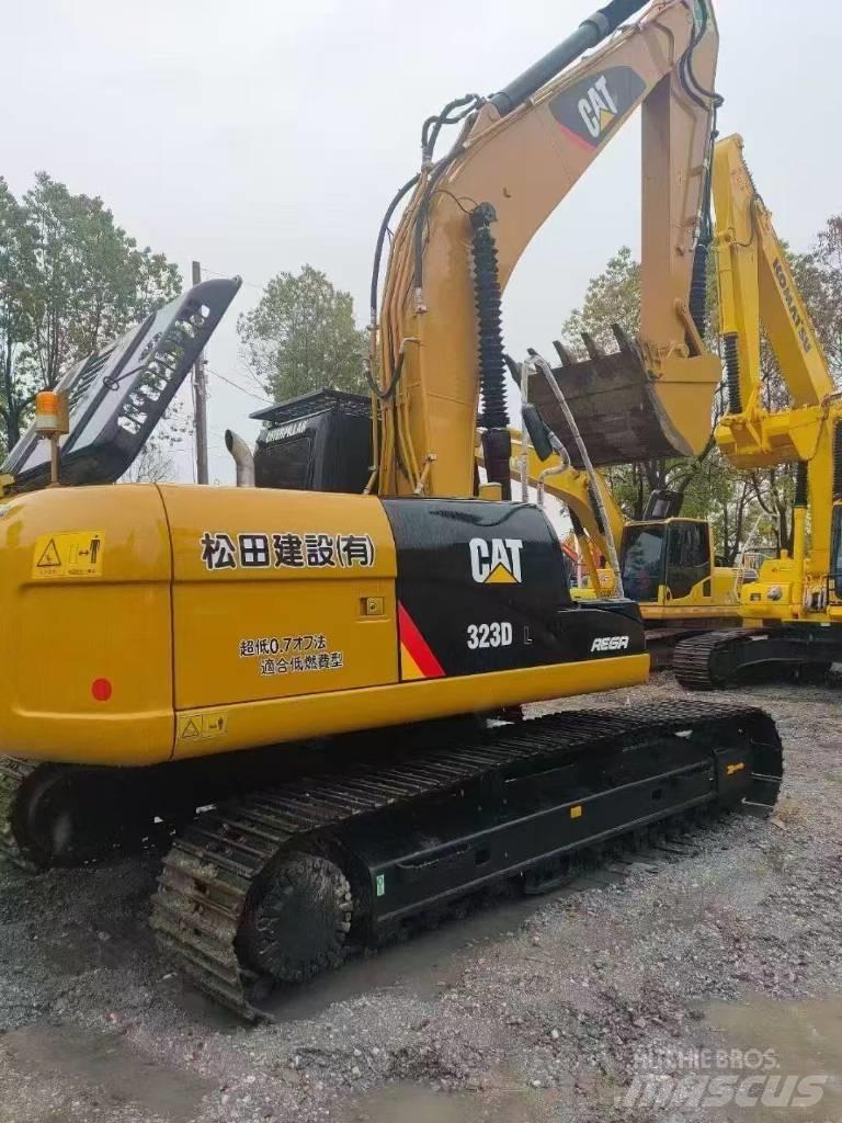 CAT 323D2 Koparki gąsienicowe