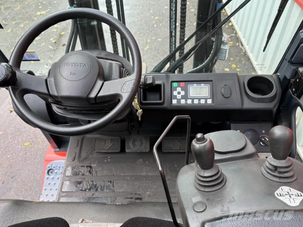 Toyota 8 FBMT 30 Wózki elektryczne