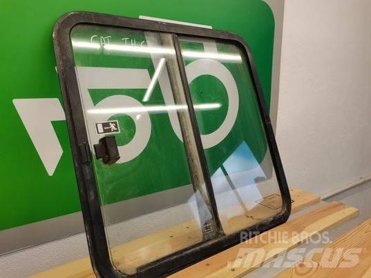 CAT TH 62 rear glass Kabiny i wnętrze