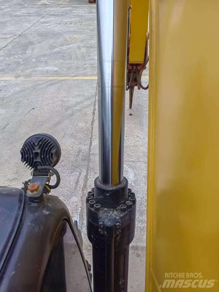 CAT CAT 323GX Koparki gąsienicowe