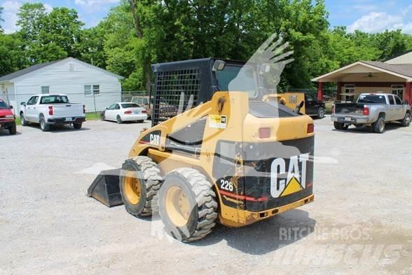 CAT 226 Ładowarki burtowe