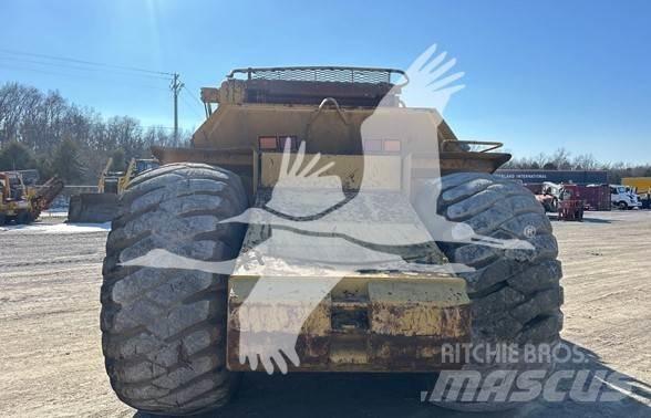 CAT 615C II Skrobaki