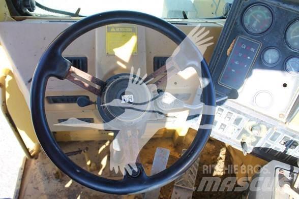 CAT 621F Skrobaki