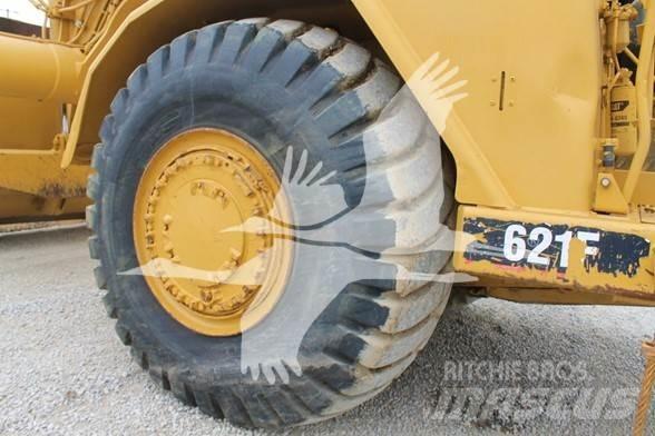 CAT 621F Skrobaki