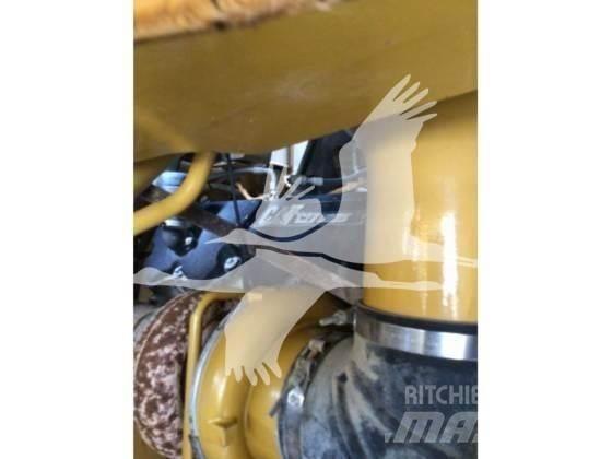 CAT 775F Wozidła przegubowe
