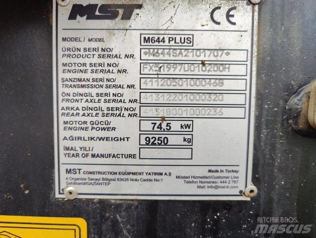 MST M644PLUS Koparko-ładowarki