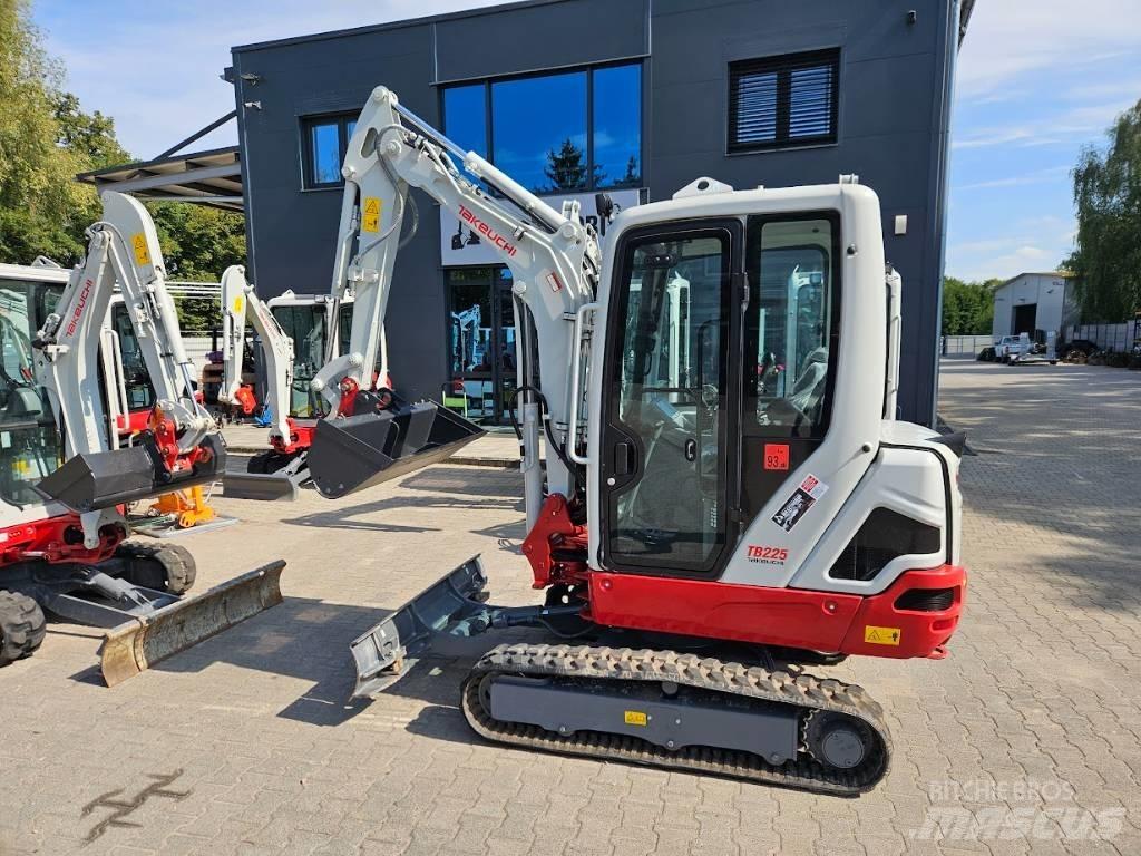 Takeuchi TB225 V0 Minikoparki