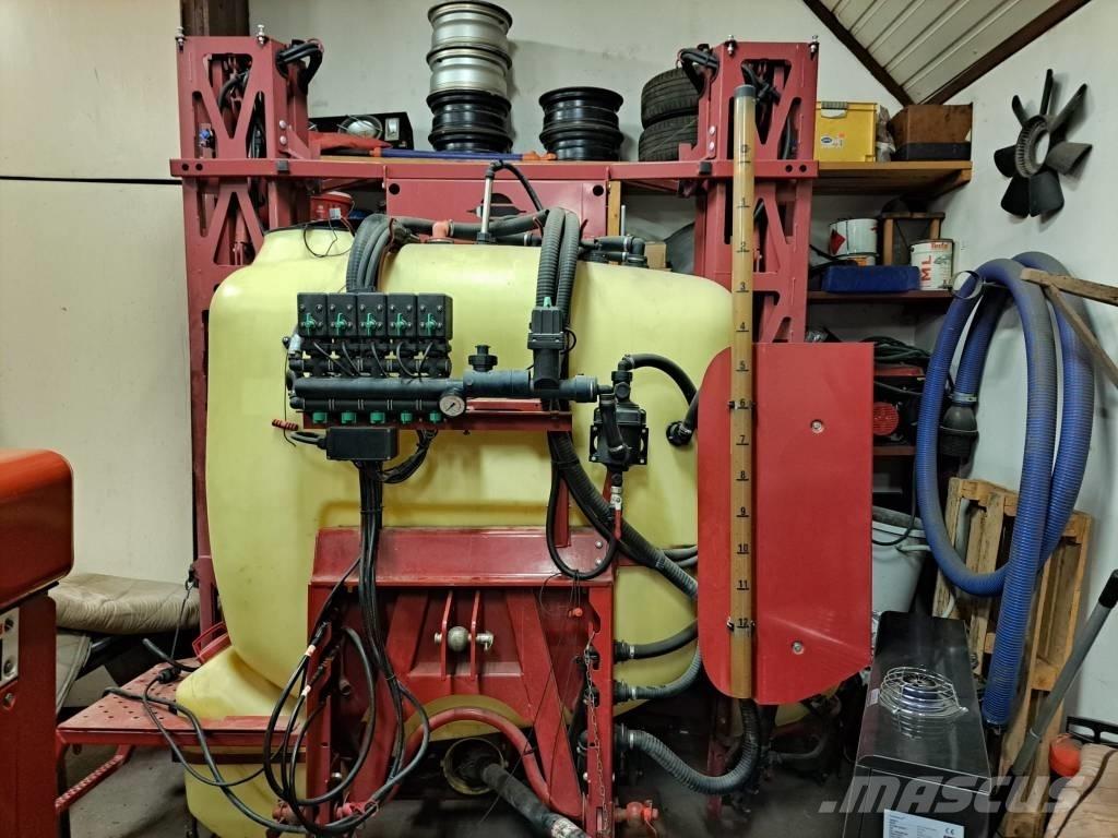 Hardi Master 1200 Zamontowane opryskiwacze