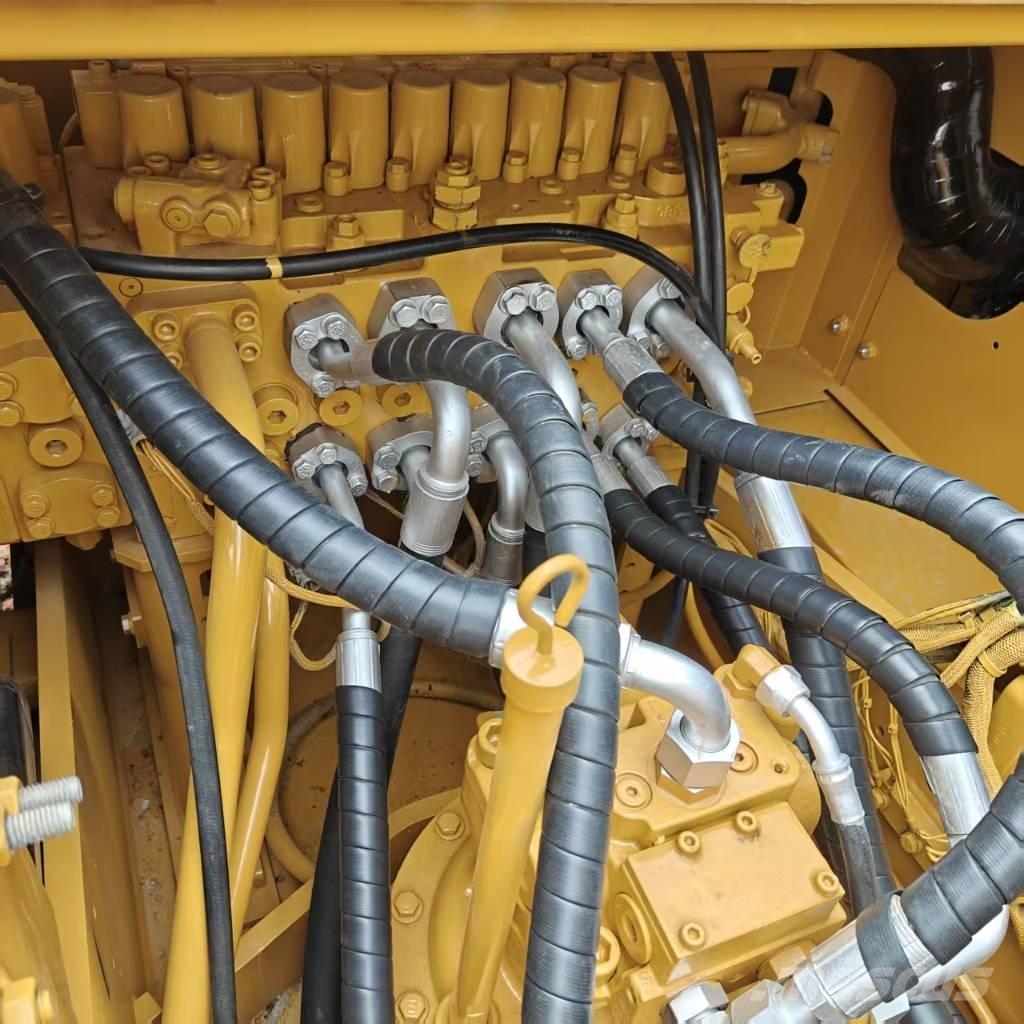 CAT 320 Koparki gąsienicowe
