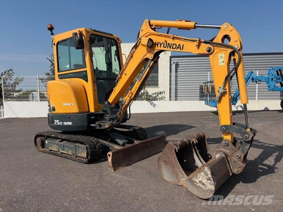Hyundai R25Z-9 AK Minikoparki