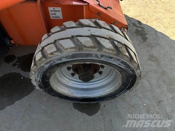JLG E450AJ Inne podnośniki