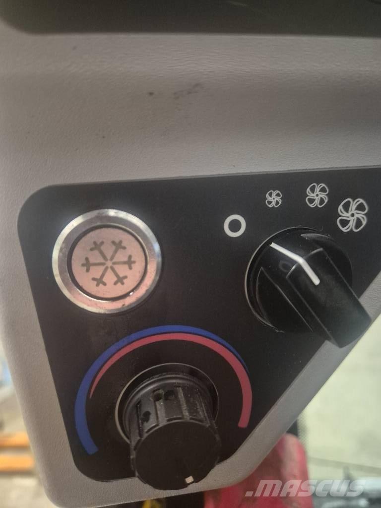 JCB 155 Ładowarki burtowe