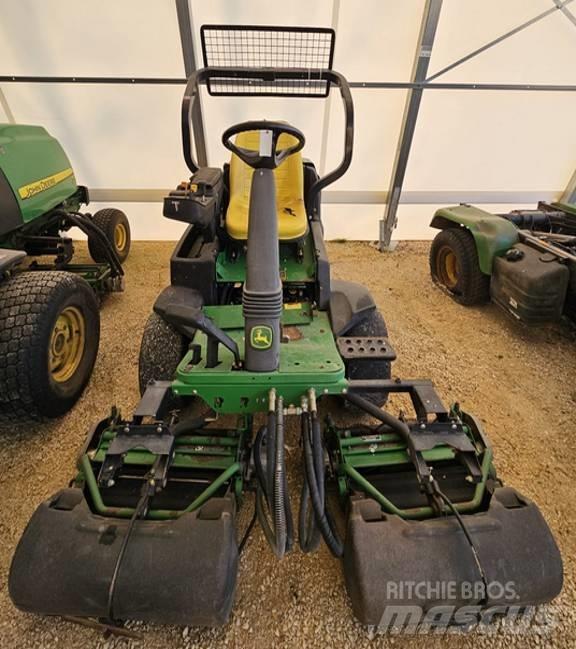 John Deere 2500 A Kosiarki do muraw