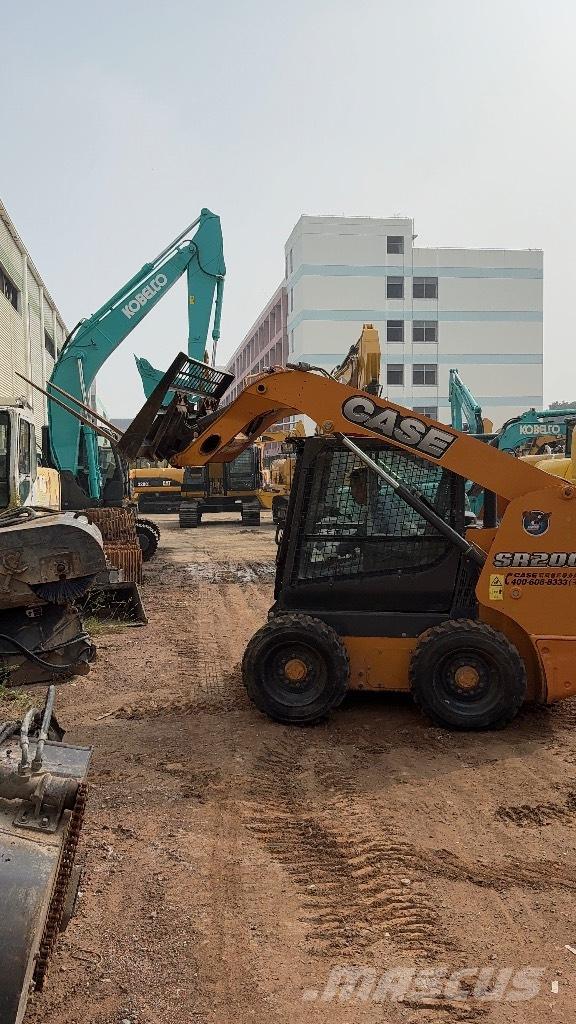 CASE SR200 Ładowarki burtowe