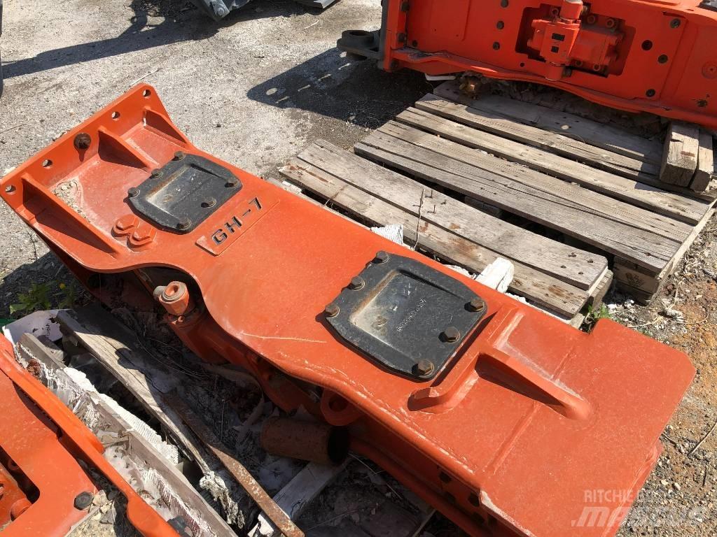 NPK GH 7 Młoty hydrauliczne