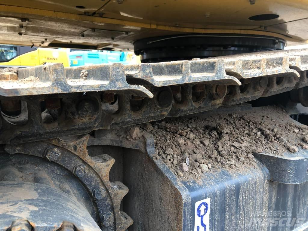 Komatsu 220-8 Koparki gąsienicowe