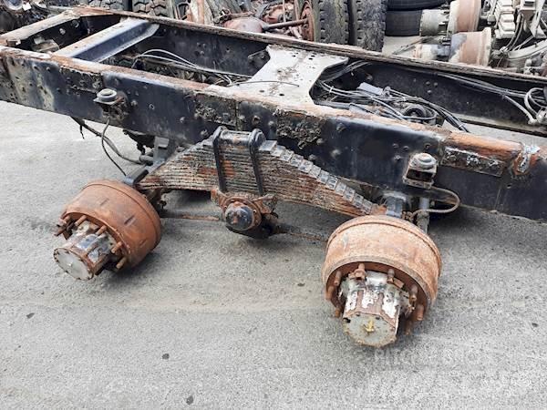 Mercedes-Benz 2222 Mosty, wały i osie