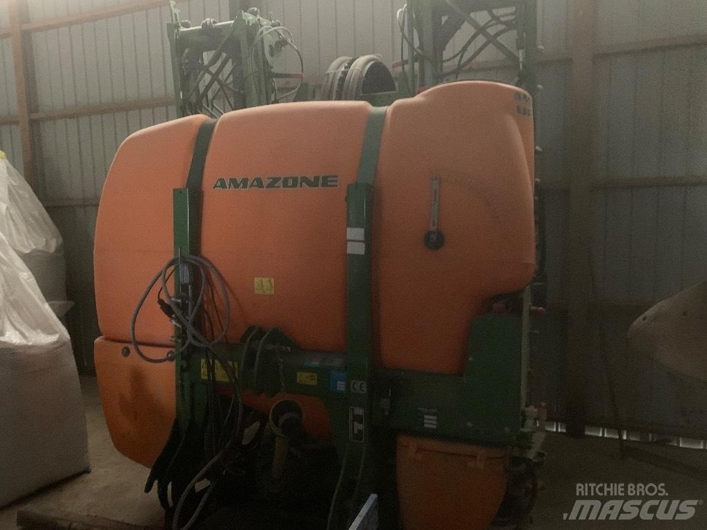 Amazone UF 1501 Zamontowane opryskiwacze