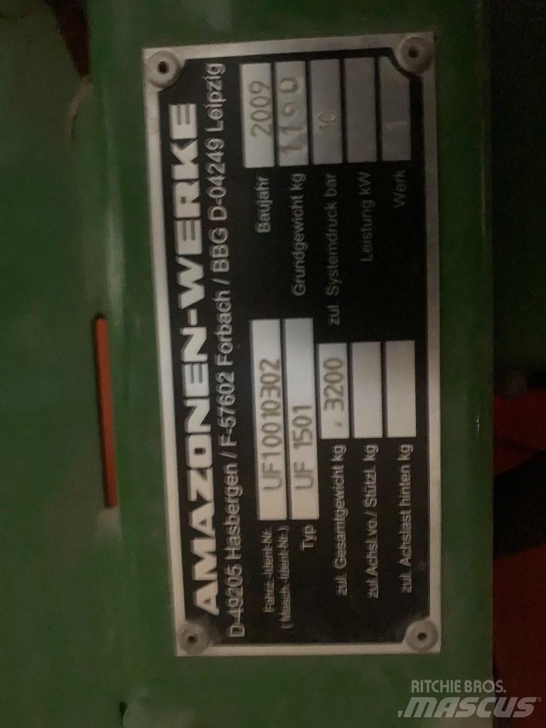Amazone UF 1501 Zamontowane opryskiwacze