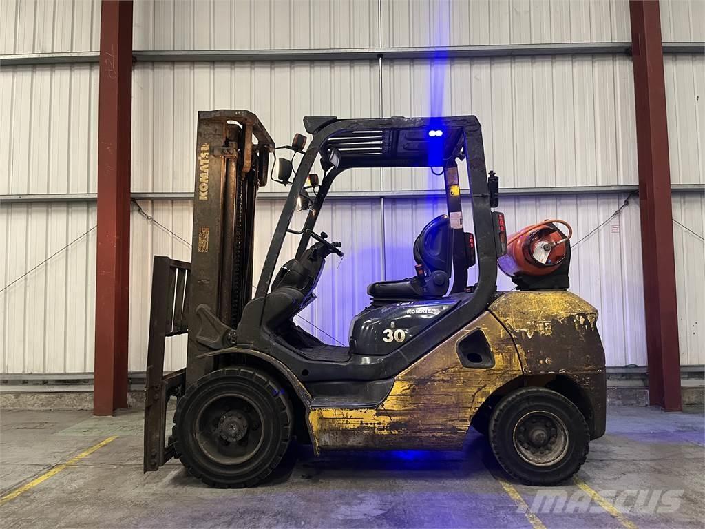Komatsu FG30T-17 Wózki LPG