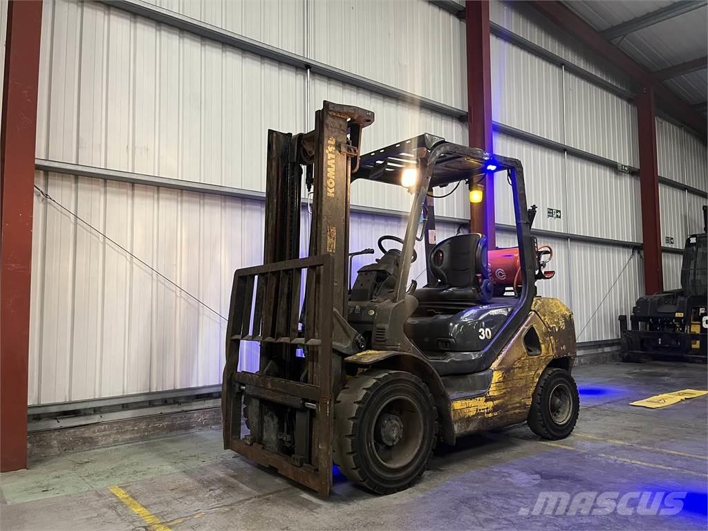 Komatsu FG30T-17 Wózki LPG