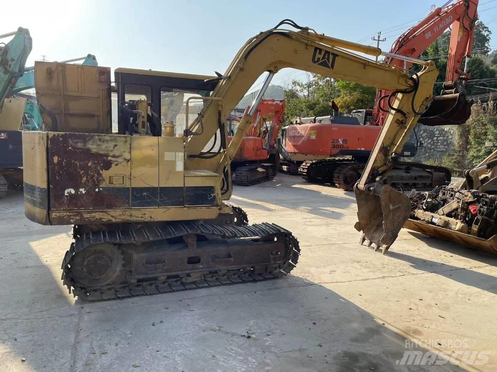 CAT E 70 B Koparki gąsienicowe