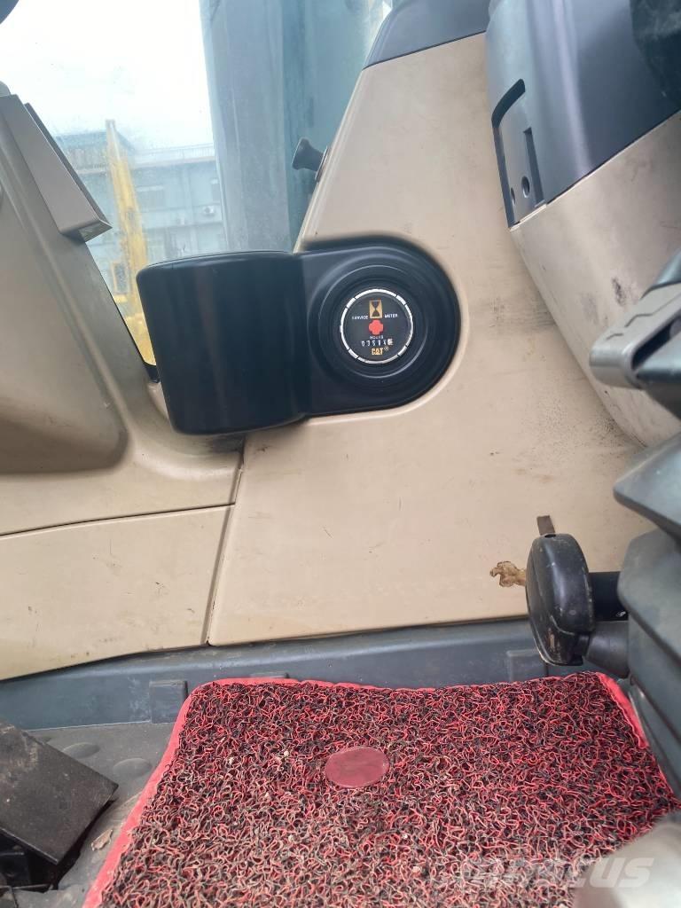 CAT 330 D Koparki gąsienicowe