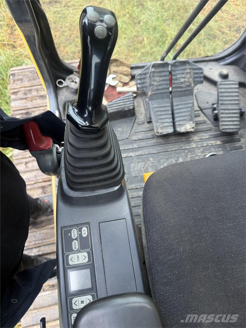 Komatsu PC180LC Koparki gąsienicowe