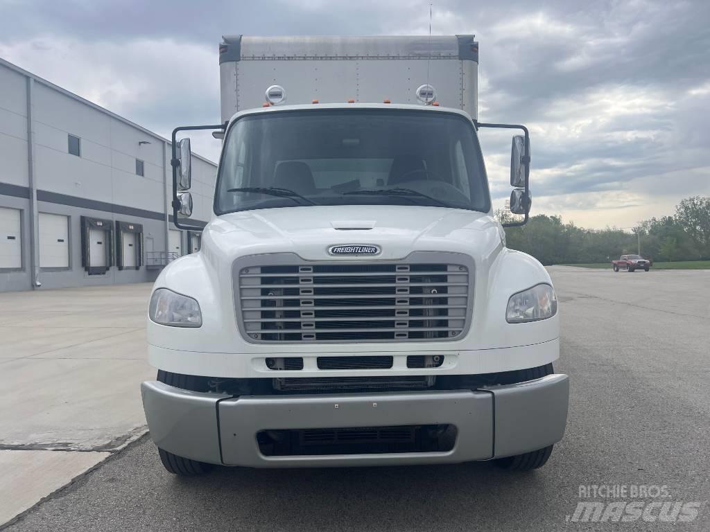 Freightliner M 106 Samochody ciężarowe ze skrzynią zamkniętą