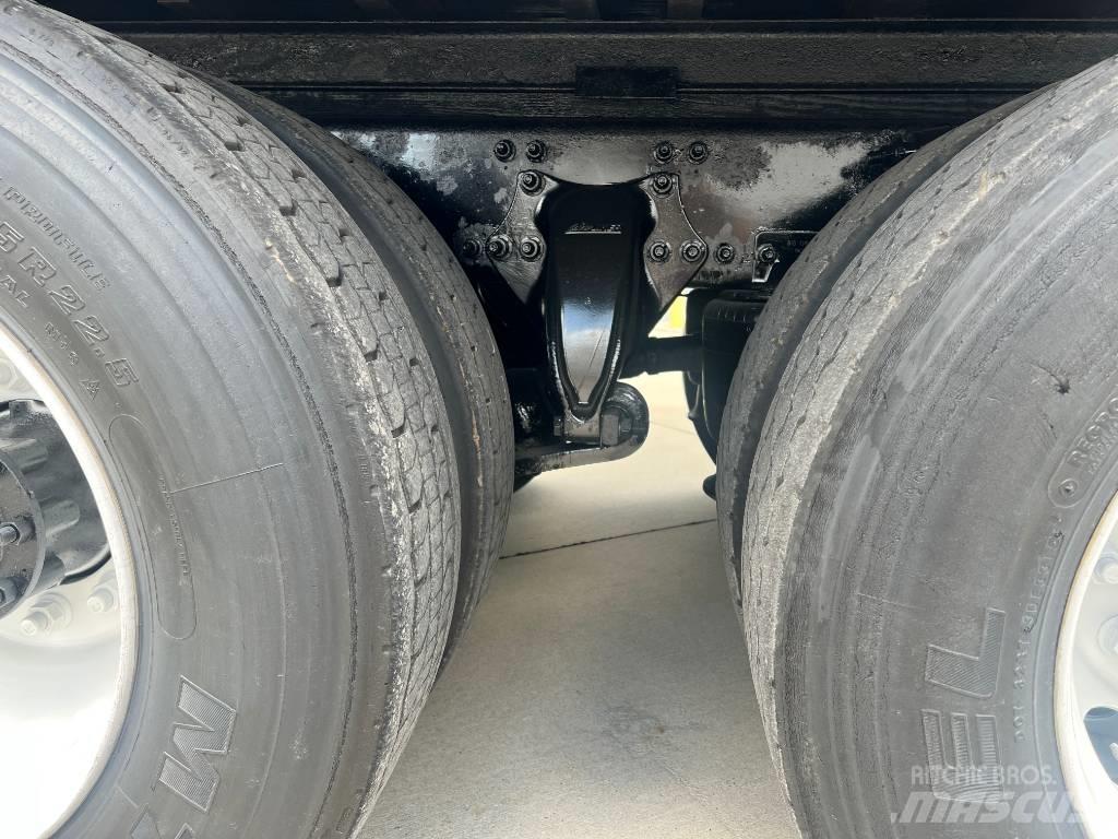 Freightliner M 106 Samochody ciężarowe ze skrzynią zamkniętą