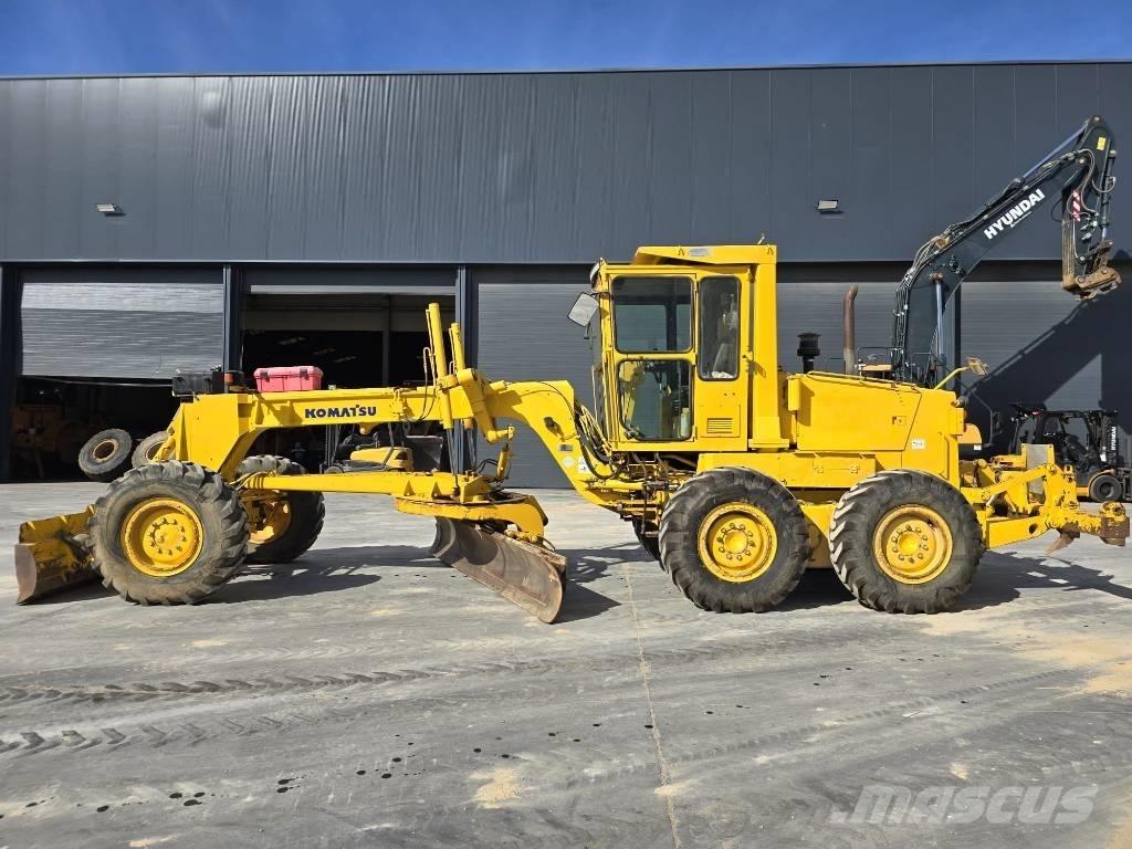 Komatsu GD521A-1 Równiarki
