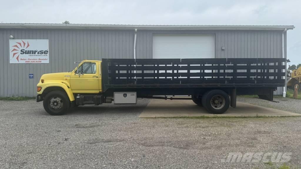 Ford F 700 Ciężarówki typu Platforma / Skrzynia