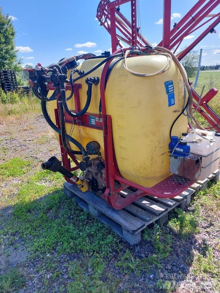 Hardi NK 800/12m Zamontowane opryskiwacze