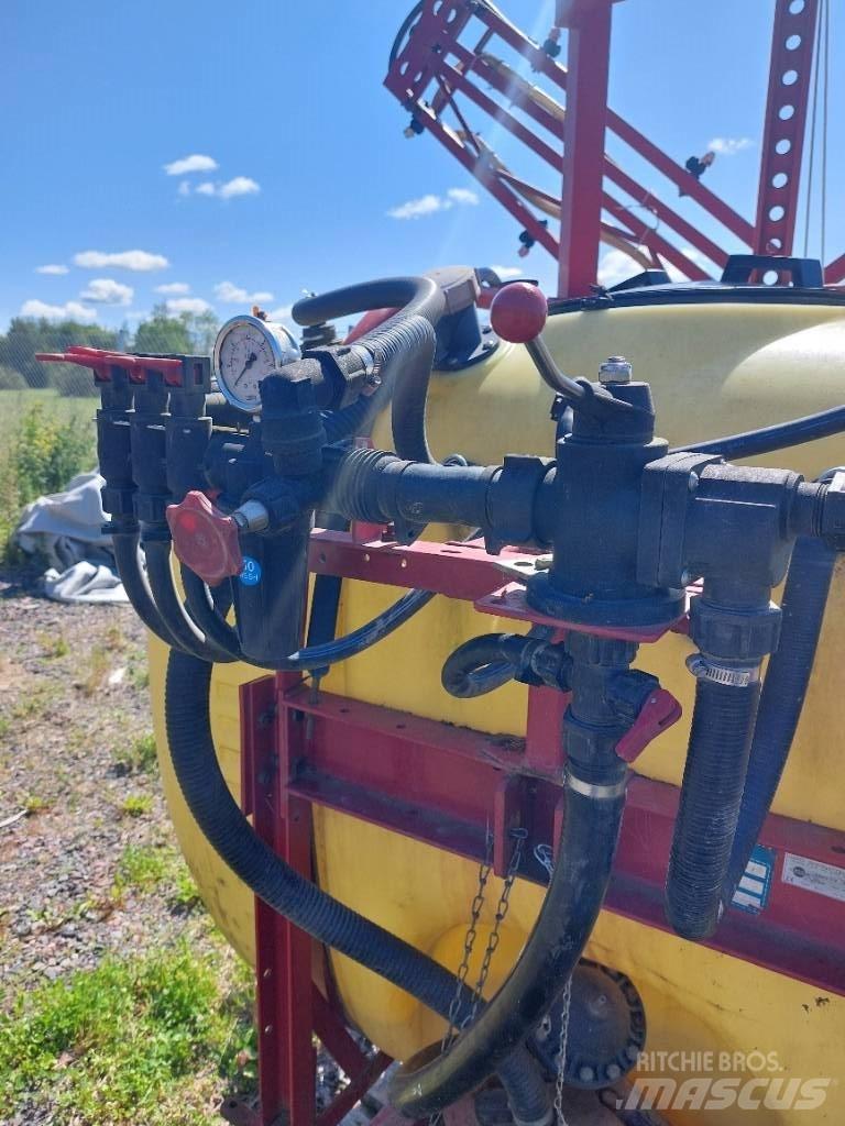 Hardi NK 800/12m Zamontowane opryskiwacze
